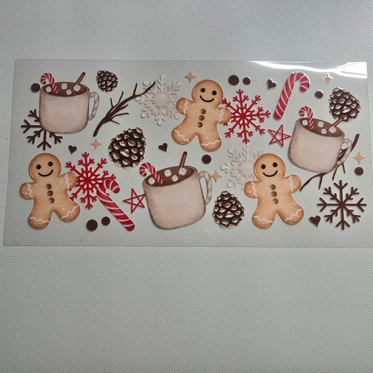 Gingerbread men and hot cocoa